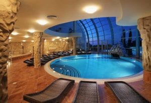 indoor-swimming-pool-design-with-comfy-lounge-chairs